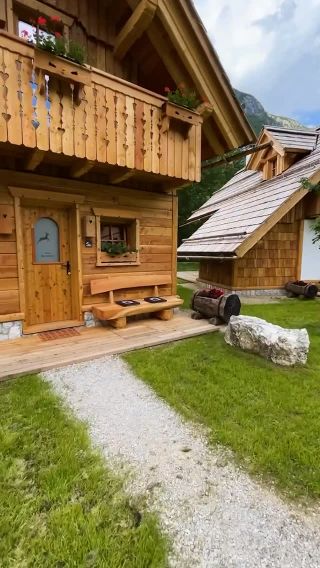 If someone asked us what the perfect escape looks like — we’d show them this video.

Chalet Ravbšic is part of our @alpikchaletsbohinj, located just a short walk from Lake Bohinj, at the foot of Pršivec and Komarča.

The warmth of wood, the silence of Ukanc.

—-

Če bi nas kdo vprašal, kako izgleda popoln odklop, bi mu pokazali ta video. 

Chalet Ravbšic je del nasega @alpikchaletsbohinj, ki stoji nedaleč od Bohinjskega jezera, ob vznozju Pršivca in Komarče. 

Toplina lesa, tišina Ukanca.

#alpikchaletsbohinj #bohinj #lakebohinj #ifeelsloveenia #julianalps #greenaccommodation #triglavnationalpark #greendestination #woodenchalet #brunarica